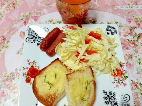 朝食に♡ハーブトーストと野菜ジュースのワンプレート